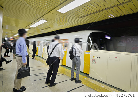 札幌地鐵東西線西11丁目站台 95273761