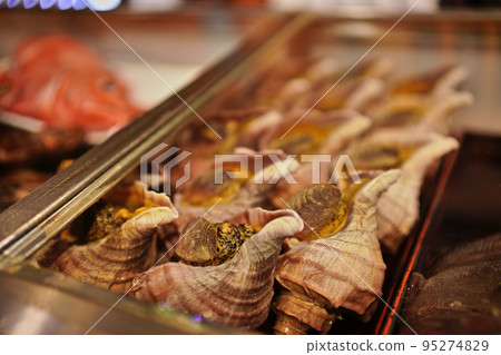 fresh shellfish 95274829