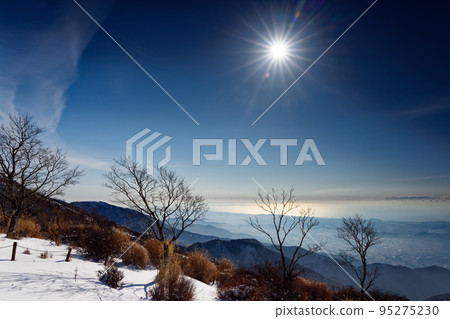 冬季從丹澤山的鍋尻山看湘南海 冬季從丹澤山的鍋尻山看湘南海 95275230