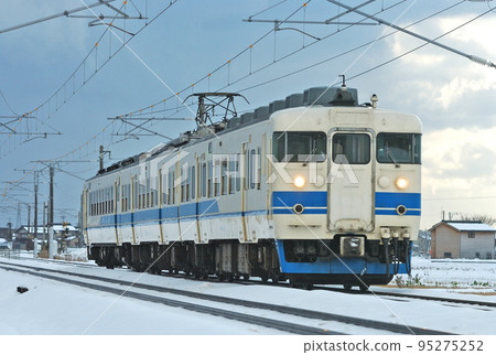 北陸本線三河加賀笠間JR西413系B11編隊(金澤) 北陸本線三河加賀笠間JR西413系B11編隊(金澤) 95275252