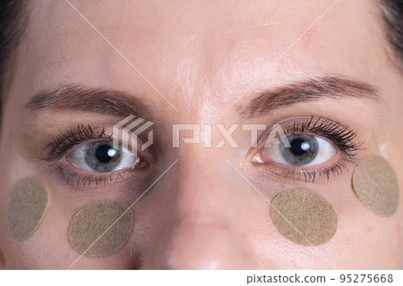 Medical patch for the girl around the eyes. Relieve fatigue and stress, improve vision, macro Medical patch for the girl around the eyes. Relieve fatigue and stress, improve vision, macro 95275668