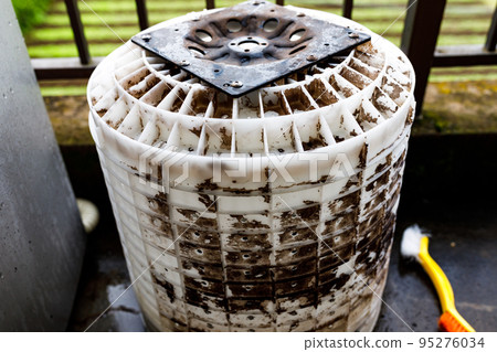 Cleaning of washing machine tub mold stains that cannot be removed with the tub cleaning course Cleaning of washing machine tub mold stains that cannot be removed with the tub cleaning course 95276034