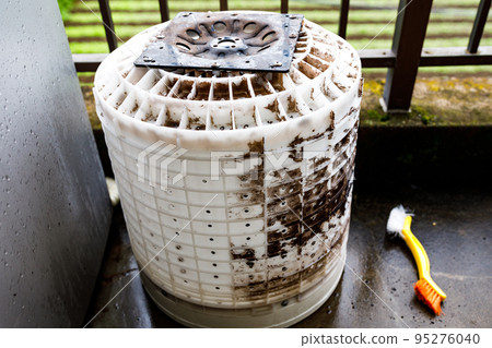 Cleaning of washing machine tub mold stains that cannot be removed with the tub cleaning course 95276040