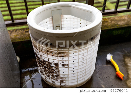 Cleaning of washing machine tub mold stains that cannot be removed with the tub cleaning course 95276041