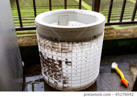 Cleaning of washing machine tub mold stains that cannot be removed with the tub cleaning course 95276042