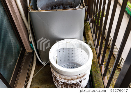 Cleaning of washing machine tub mold stains that cannot be removed with the tub cleaning course 95276047