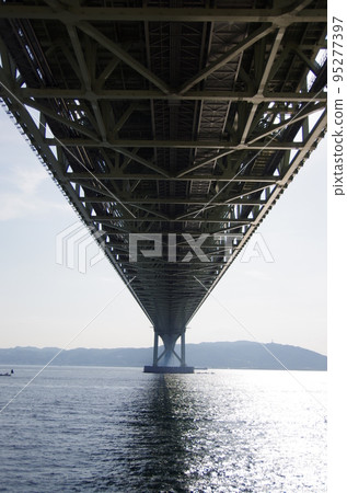 明石海峽大橋正下方。 95277397