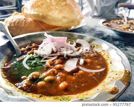 Chole Samosa Chaat, An ever-popular roadside treat in north india Chole Samosa Chaat, An ever-popular roadside treat in north india 95277767