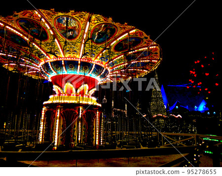 丹麥，哥本哈根，晚上的蒂沃利花園 95278655