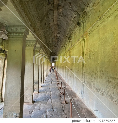 Angkor Wat walkway 95279227
