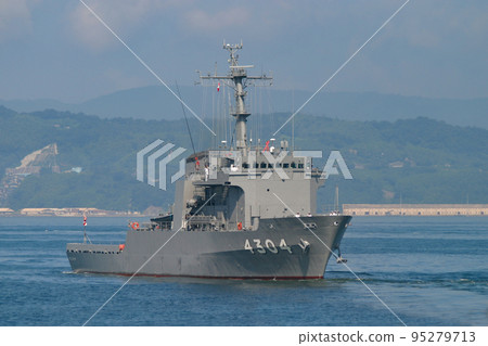 Maritime Self-Defense Force ships leaving port 95279713