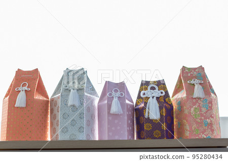 The remains of a dog, a funeral urn, a bone 95280434