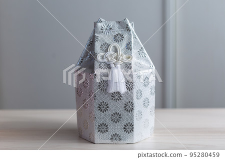 The remains of a dog, a funeral urn, a bone 95280459