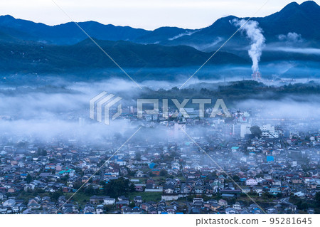 《Saitama Prefecture》 Chichibu Cityscape wrapped in a sea of clouds 95281645
