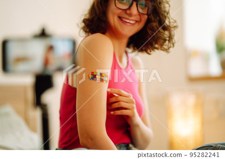 Woman blogger videotapes her vlog at home and speaking about Vaccine for covid-19. 95282241
