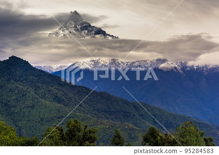 Machapuchare seen from Dhampus, Nepal / Dhampus, Nepal 95284583