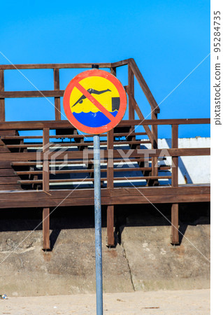 No Diving sign near the wooden pier 95284735