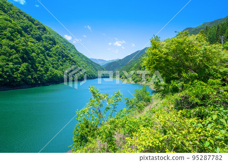 秩父湖、二瀨水壩、初夏風景 95287782