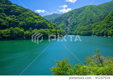 Lake Chichibu, Futase Dam, early summer scenery 95287916