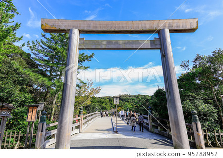 宇治橋和大鳥居 宇治橋和大鳥居 95288952