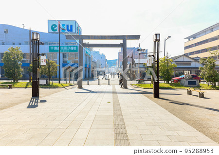 伊勢市站前的大鳥居 95288953