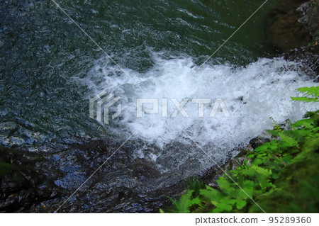 Splashes of the Falls Splashes of the Falls 95289360