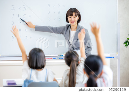 小學生使用白板上課 95290139