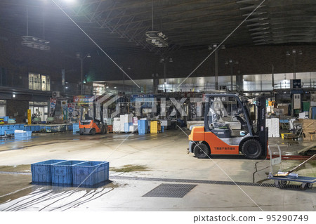 This photo was taken at Karato Market in Yamaguchi Prefecture. This photo was taken at Karato Market in Yamaguchi Prefecture. 95290749