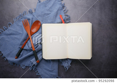 open notepad and wooden spoon on table cloth open notepad and wooden spoon on table cloth 95292098
