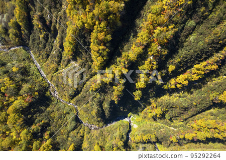 秋葉鳥瞰新雪谷新見山口 秋葉鳥瞰新雪谷新見山口 95292264