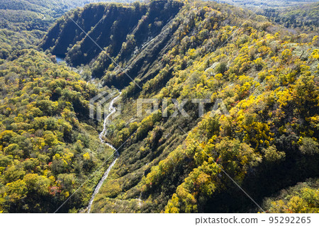 秋葉鳥瞰新雪谷新見山口 秋葉鳥瞰新雪谷新見山口 95292265