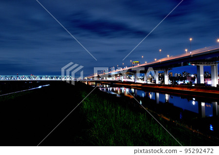 Night view of the Ayase River on the Yotsugi Shuto Expressway Central Circular Route Night view of the Ayase River on the Yotsugi Shuto Expressway Central Circular Route 95292472
