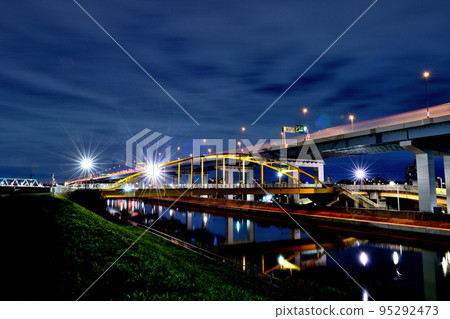 Night view of the Ayase River on the Yotsugi Shuto Expressway Central Circular Route Night view of the Ayase River on the Yotsugi Shuto Expressway Central Circular Route 95292473