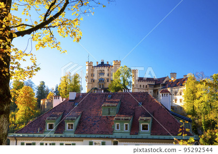 小鎮，德國，德國巴伐利亞，施旺高鎮，小さな町、ドイツ、バイエルン、ドイツ、シュヴァンガウ、town 95292544