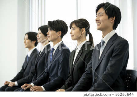 Profiles of young men and women in suits Job-hunting students/freshers image Profiles of young men and women in suits Job-hunting students/freshers image 95293644