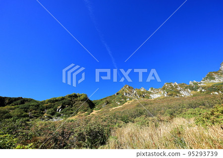 Looking up at Senjojiki Cirque 95293739