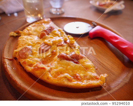 切自製香腸比薩 95294010