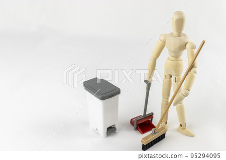 Image of a drawing doll cleaning Image of a drawing doll cleaning 95294095