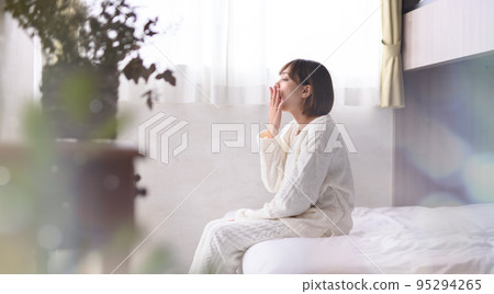 打哈欠 女生 女孩 95294265