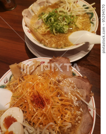 Spicy green onion ramen Spicy green onion ramen 95294570