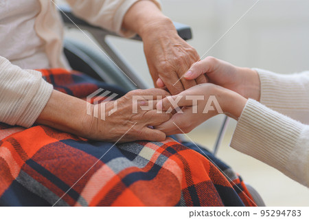 senior, hand, nursing 95294783