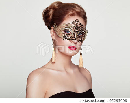 Beautiful woman in venetian masquerade mask 95295008