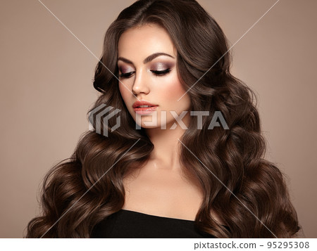 Brunette woman with curly hair 95295308