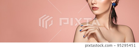 Portrait Beautiful Woman with Jewelry 95295451