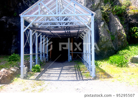 Shikoku, Mikuro Cave, Mikuriyajin Cave, which is said to have been used by Kukai (Kobo Daishi) as his training home, Murotomisaki Town, Kochi Prefecture (1) 95295507