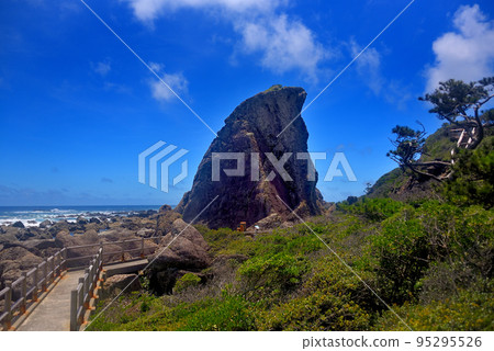 Cape Muroto, Shikoku, Cape Muroto, a landmark of the Cape Muroto promenade, looking over the promenade to the Eboshi Rocks, Murotomisaki Town, Kochi Prefecture (1) 95295526