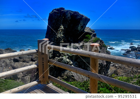 Shikoku・Cape Muroto・Cape Muroto Promenade・View from the observatory opposite the huge Eboshi Rock・Muroto Cape Town, Kochi Prefecture(2) Shikoku・Cape Muroto・Cape Muroto Promenade・View from the observatory opposite the huge Eboshi Rock・Muroto Cape Town, Kochi Prefecture(2) 95295531