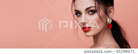 Portrait beautiful woman with jewelry Portrait beautiful woman with jewelry 95296071