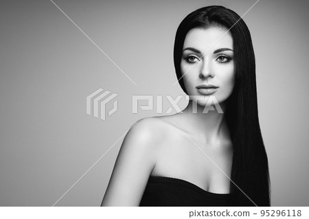Beautiful woman with long smooth hair 95296118