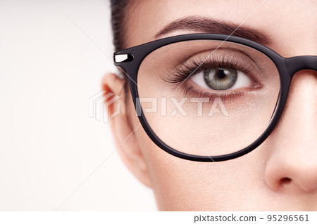 Female eye with long eyelashes in eyeglasses 95296561